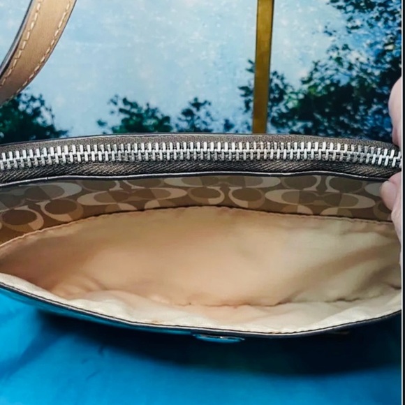 Coach Beige and White “Peyton Dream” Signature Shoulder Bag EUC - Picture 4 of 8